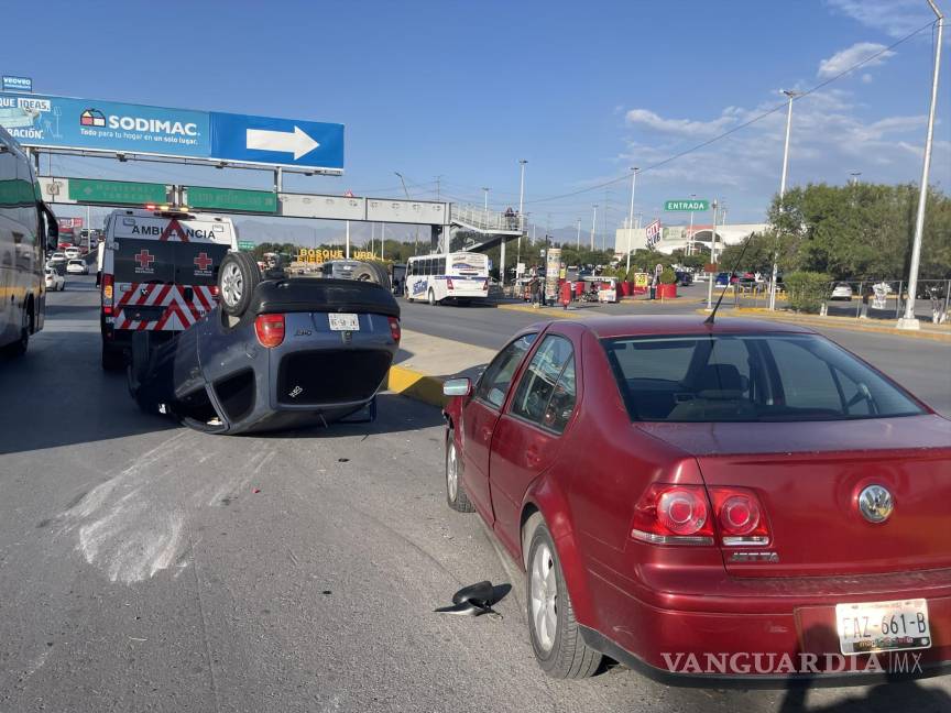 Accidente vial en el periférico Luis Echeverría Álvarez de Saltillo causa cierre de tráfico
