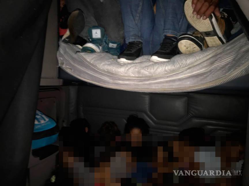 Salvan a 21 migrantes hacinados en camarote