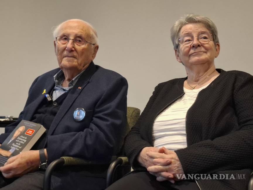 $!Albrecht Weinberg, superviviente de Auschwitz posa junto a su cuidadora y amiga Gerda Dänekas.