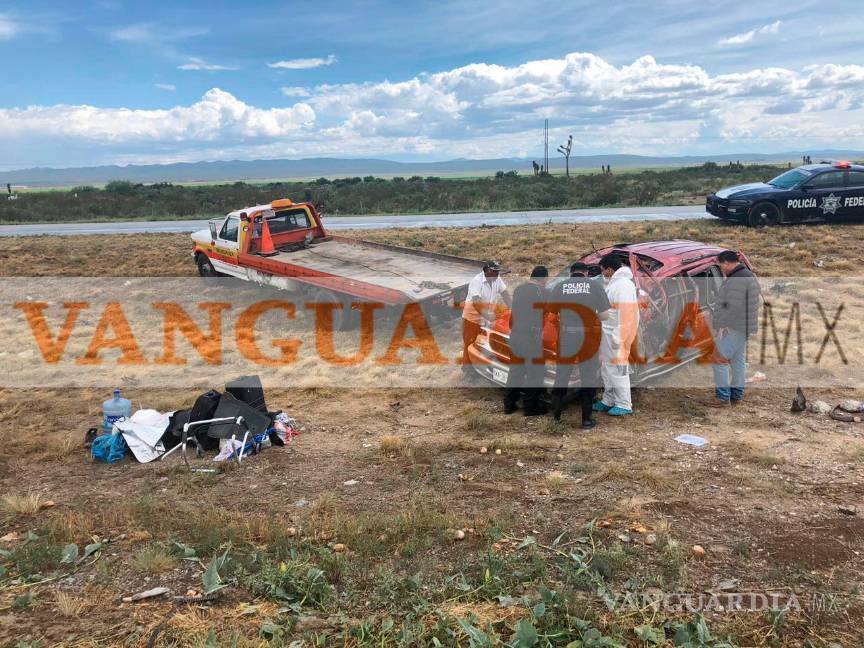 Mueren tres personas en volcadura en la carretera Matehuala-Saltillo