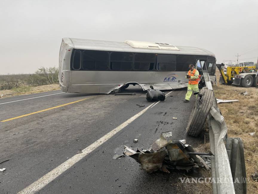 Accidente de camión en carretera Monclova deja 8 heridos; pierde neumático rumbo a Ramos Arizpe