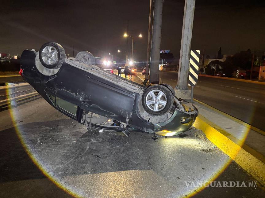 $!Elementos de Tránsito Municipal aseguraron la zona del accidente durante la madrugada.