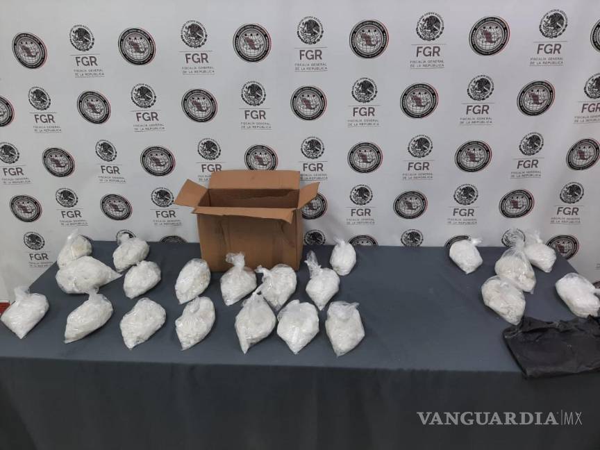 $!Un adulto y un menor son detenidos en Nuevo León en posesión de más de 10 kilos de metanfetamina