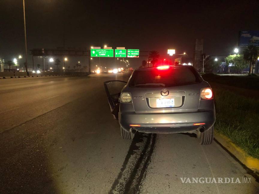 $!A pesar de la magnitud del accidente, no se registraron heridos, mientras las autoridades buscan al conductor responsable que huyó del lugar.