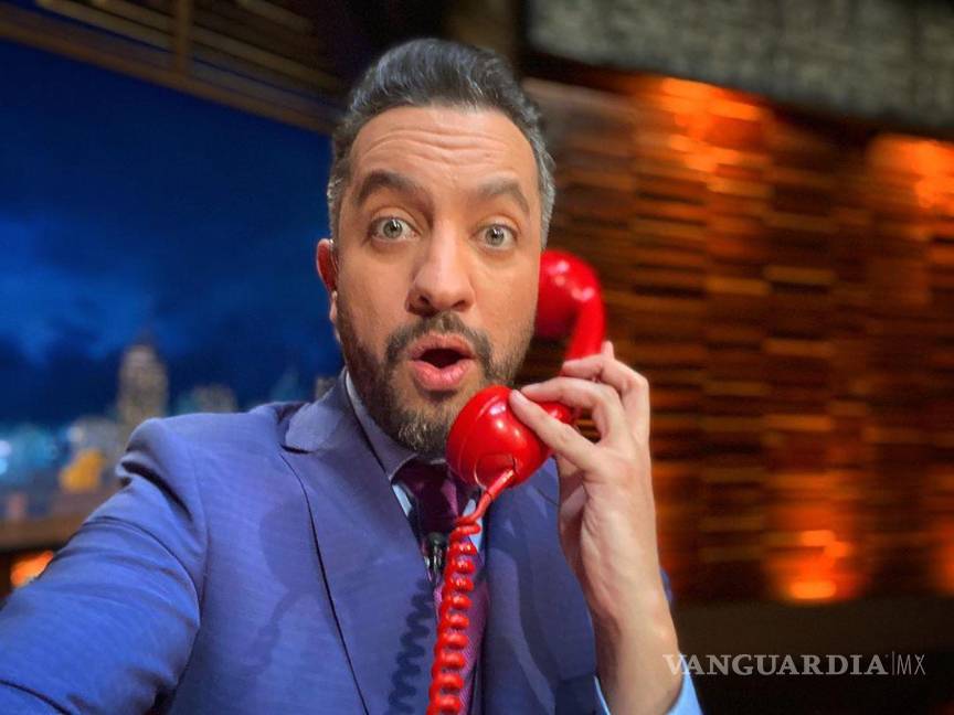 AMLO se burla del Frente Amplio por México: ‘sugiere’ a Chumel Torres como secretario de Educación