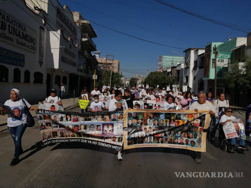 $!Más de 70 personas se sumaron a la marcha, liderada por Silvia Ortiz, madre de Silvia Estefanía Sánchez Viesca, quien desapareció en 2004 en la Laguna.