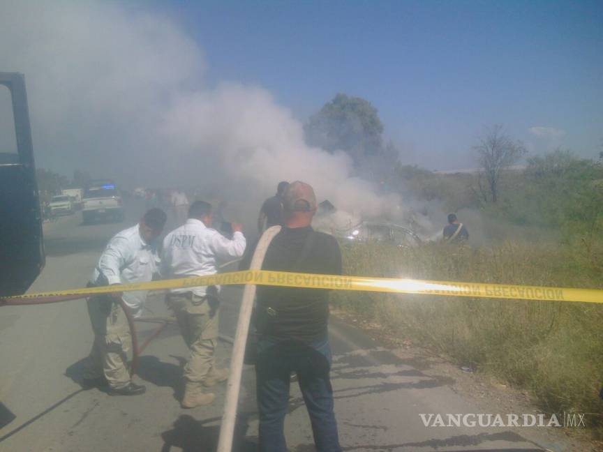 $!Cuatro personas mueren calcinadas en Coahuila, al chocar e incendiarse dos vehículos