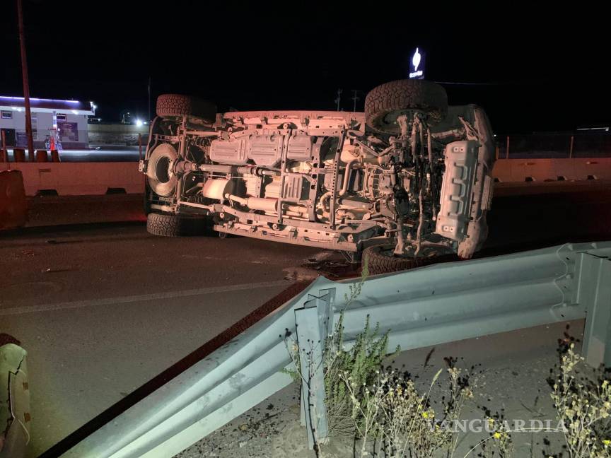 $!La Jeep fue remolcada a un corralón donde permanecerá hasta que se paguen las multas generadas por el incidente.