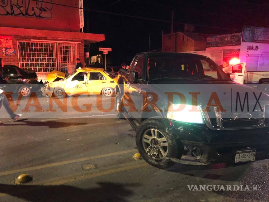 $!Ignora alto, provoca carambola y escapa, en Saltillo