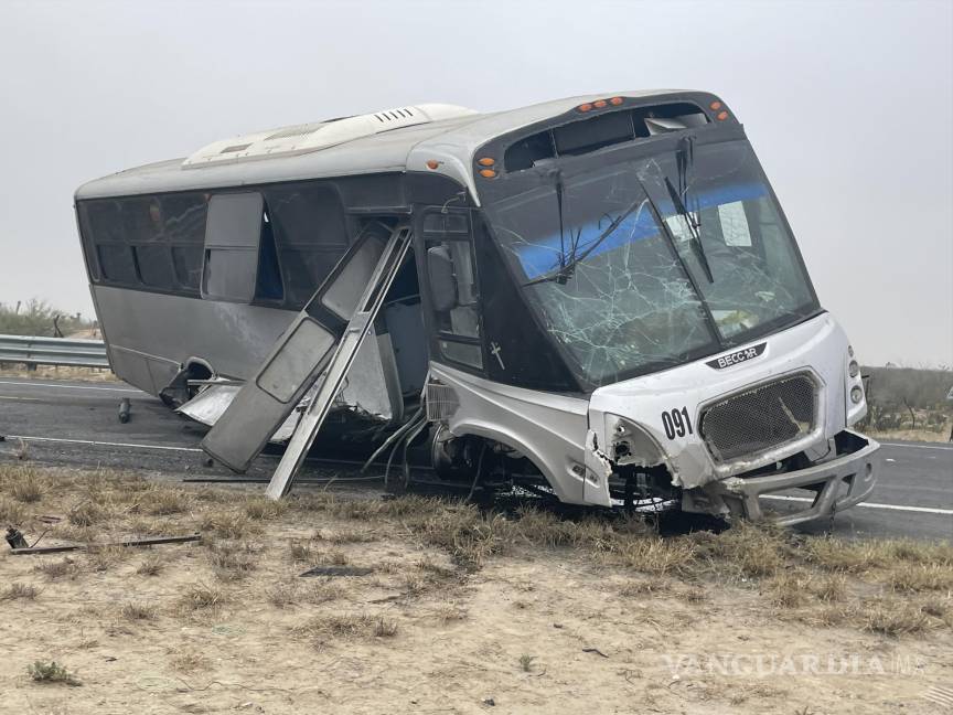 Accidente de camión en carretera Monclova deja 8 heridos; pierde neumático rumbo a Ramos Arizpe