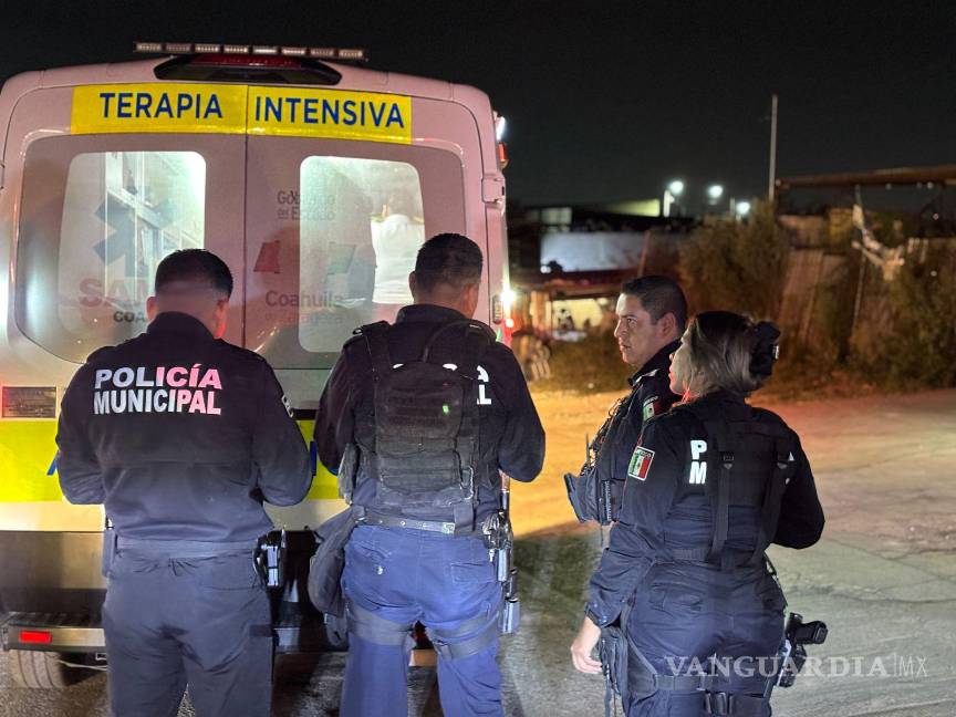 $!Policías municipales acudieron como primeros respondientes al llamado de auxilio.