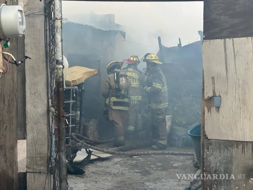 Se incendia arroyo de la colonia Anáhuac y arrasa con un tejabán, en Saltillo