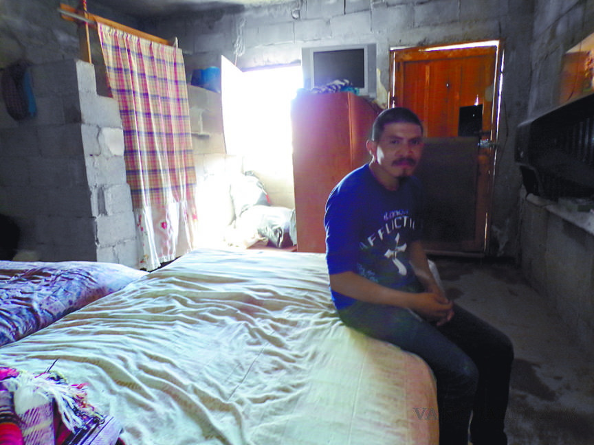 $!Mujer aloja a 28 migrantes en un tejabán de madera y láminas, en Saltillo