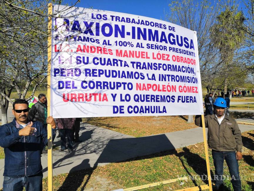 $!Seguidores y opositores de Napoleón Gómez Urrutia se enfrentan durante marcha en Monclova