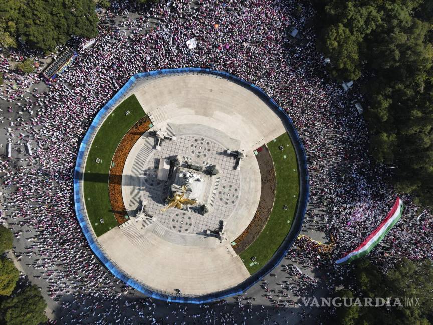 $!Organizaciones ciudadanas se reúnen en el icónico “Monumento del Ángel de la Independencia” en CDMX en apoyo al INE.