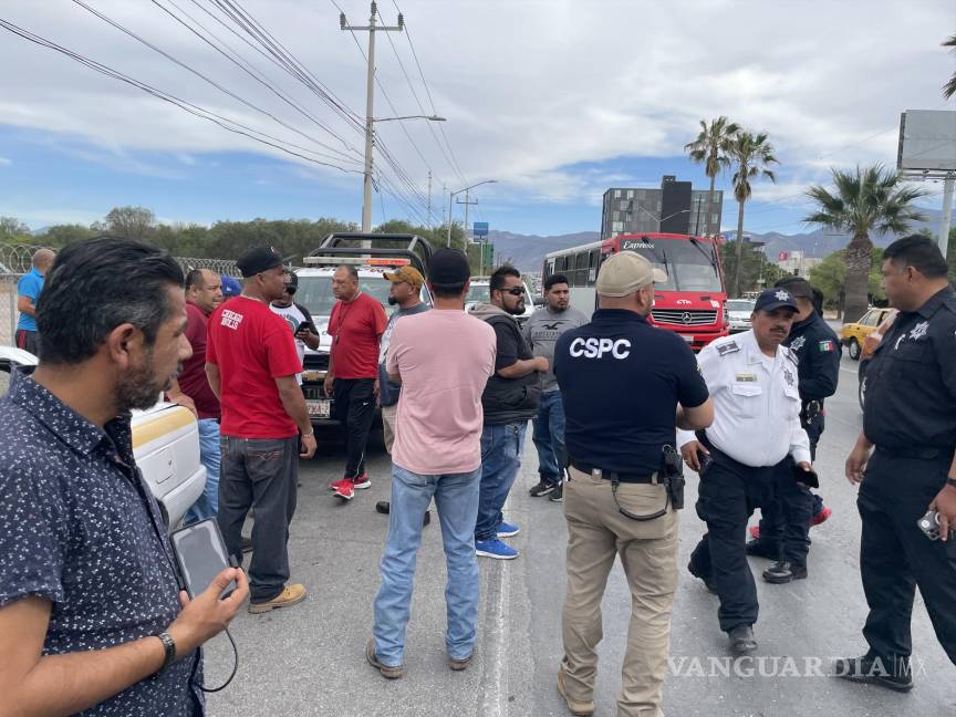Policías de Saltillo detienen a taxista ante denuncia de robo falsa