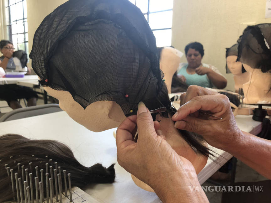 $!Elaboran mujeres de Ramos Arizpe pelucas para mujeres víctimas de cáncer