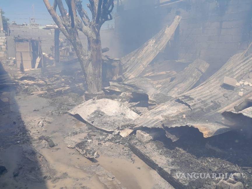 Milagrosamente, dos menores resultan ilesos tras incendio en vivienda de Ramos Arizpe