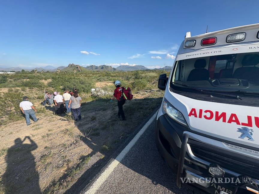 Joven resulta herido al volcar en la carretera Saltillo-Monclova