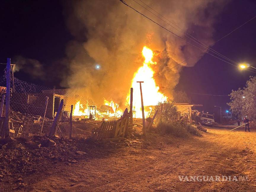 Incendio de tejabanes en Saltillo deja sin nada a cuatro familias
