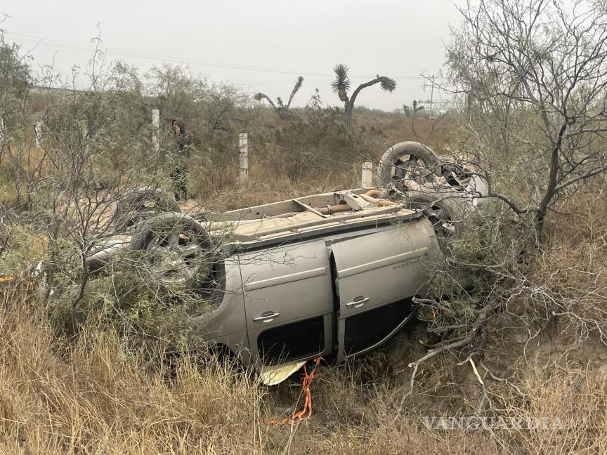 Volcadura sarandea a paisanos en el libramiento norponiente de Saltillo