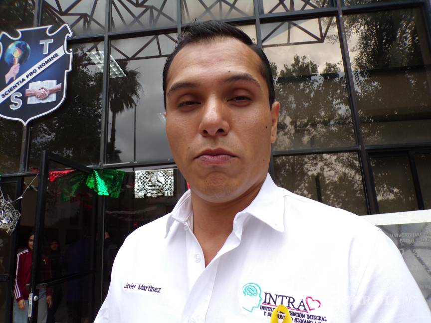 $!Javier Enrique Martínez Becerra, representante legal de INTRA, explicó que el convenio busca ofrecer capacitación, espacios de autocuidado y acompañamiento a trabajadores sociales, garantizando que puedan atender a personas en crisis sin descuidar su propia salud mental.