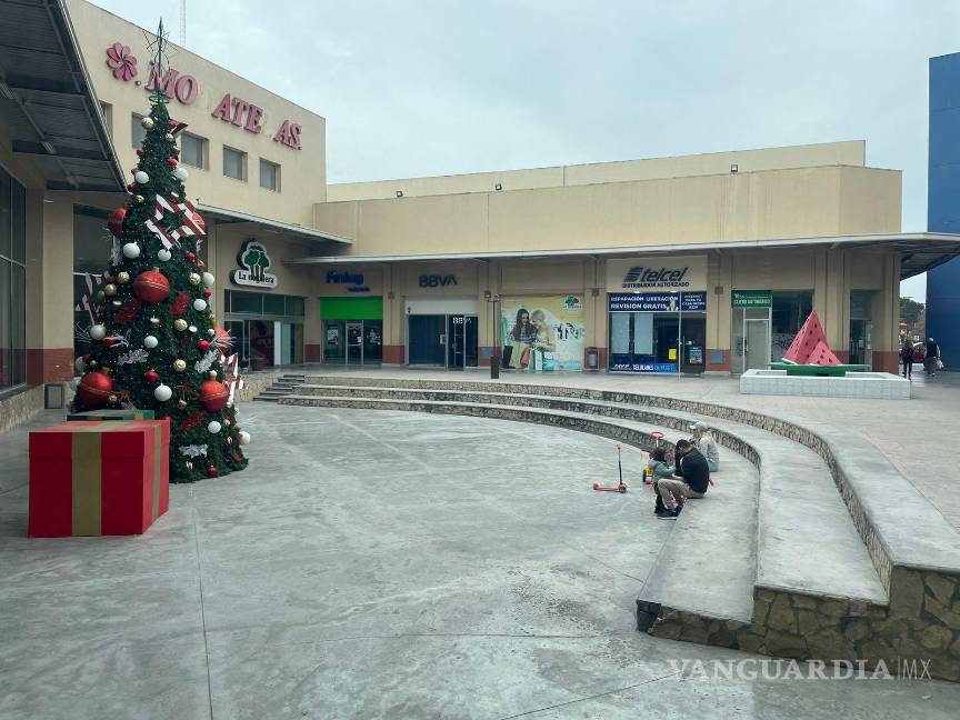 Descansa Saltillo en Navidad, plazas y calles se vacías; estrenan ciudadanos regalos al aire libre