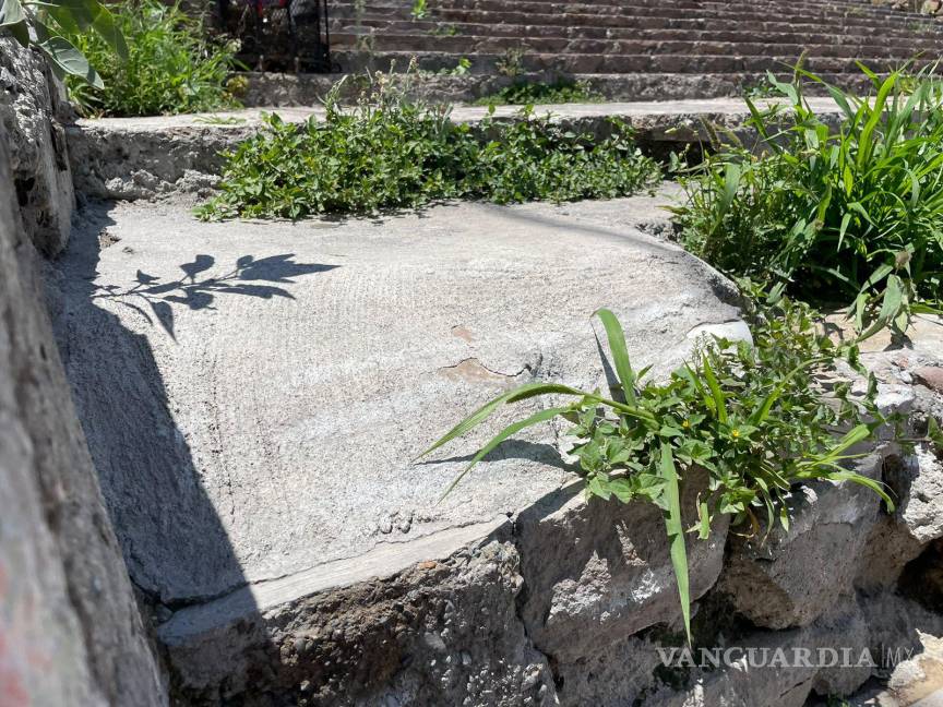 $!En el sitio donde a finales de junio se reportó una fuga de agua, se dejó un parche de cemento.