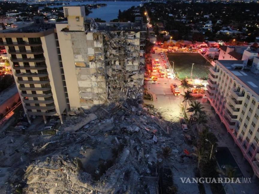 $!Cuatro muertos y 159 desaparecidos, tras el derrumbe de un edificio en Miami