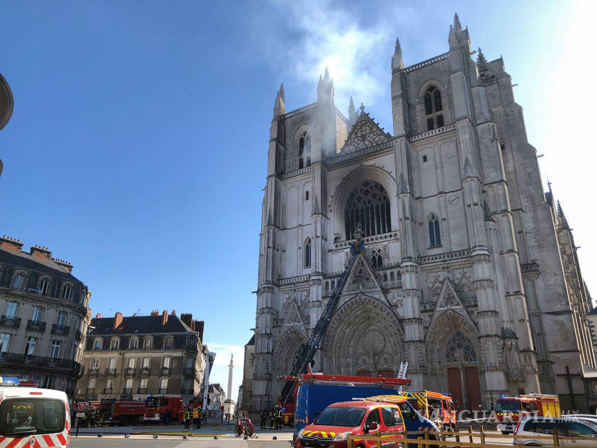 $!Primero la Catedral de Notre Dame, ahora un incendio en la catedral de San Pedro y San Pablo de Nantes destruye famoso órgano