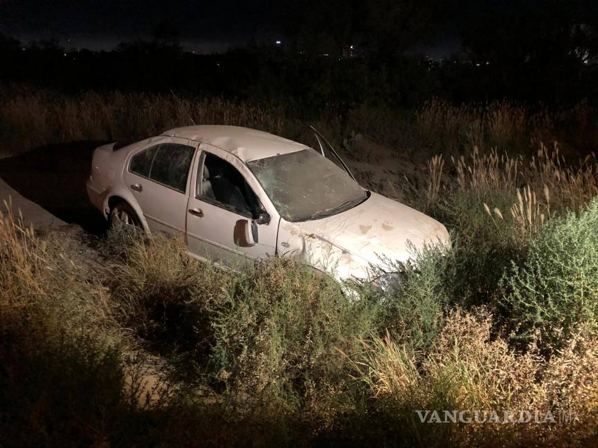 $!El joven perdió el control del volante, lo que provocó que se saliera de la vialidad.