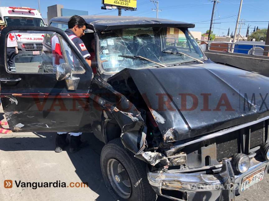 $!Accidente deja 11 personas lesionadas en puente vehicular de Saltillo