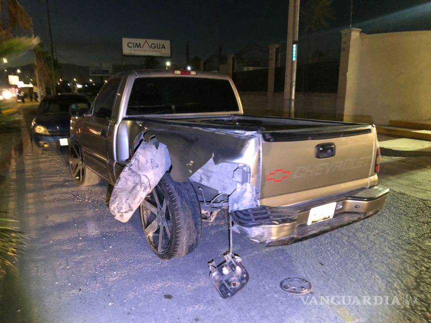 $!La camioneta de la víctima terminó con severos daños.