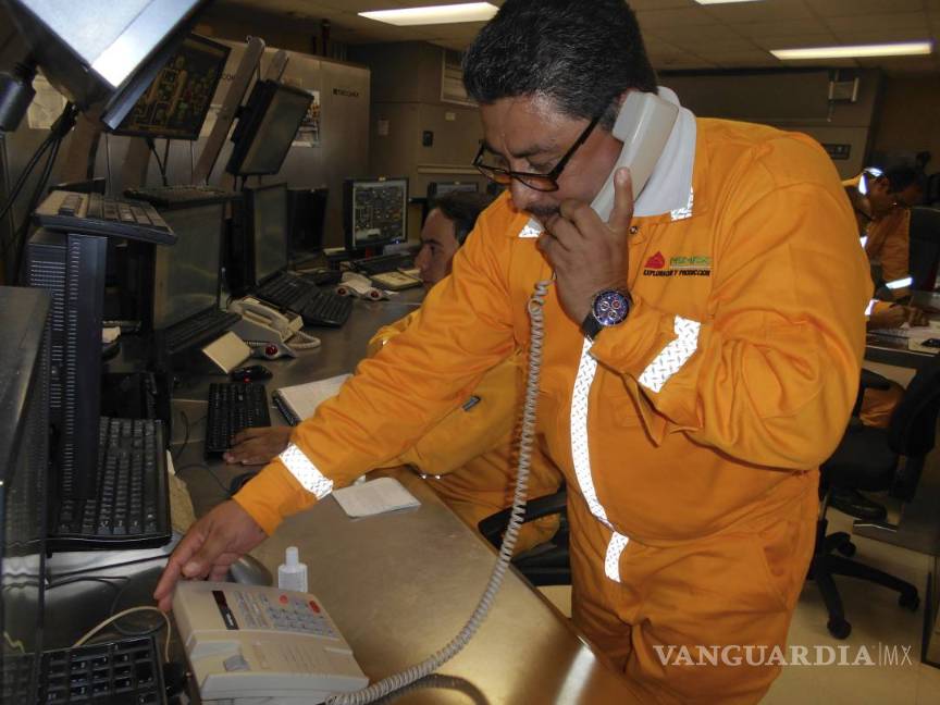 $!Empleados de plataformas petroleras, el alma de un sector en crisis en México