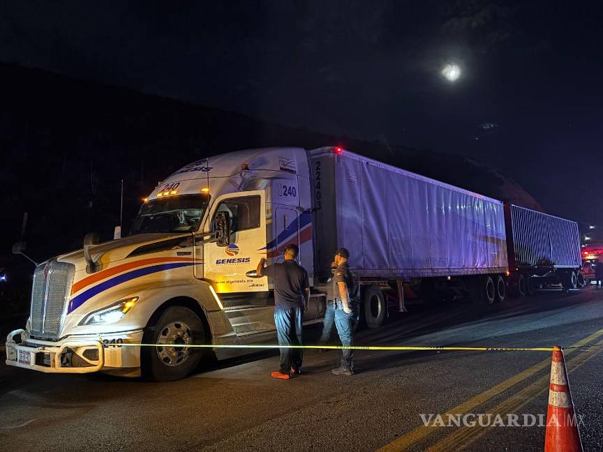 $!La Guardia Nacional cerró el libramiento Norponiente luego del accidente que dejó una persona sin vida.
