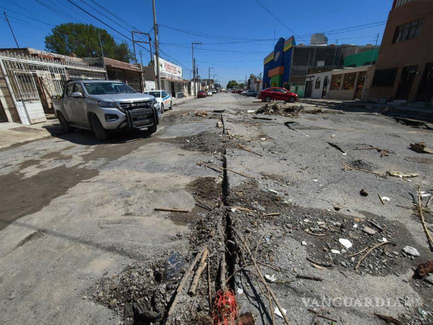 $!Al menos 11 vehículos resultaron dañados en distintos puntos: siete en la calle Ignacio Rayón y cuatro en la colonia González Cepeda. | Foto: Homero Sánchez