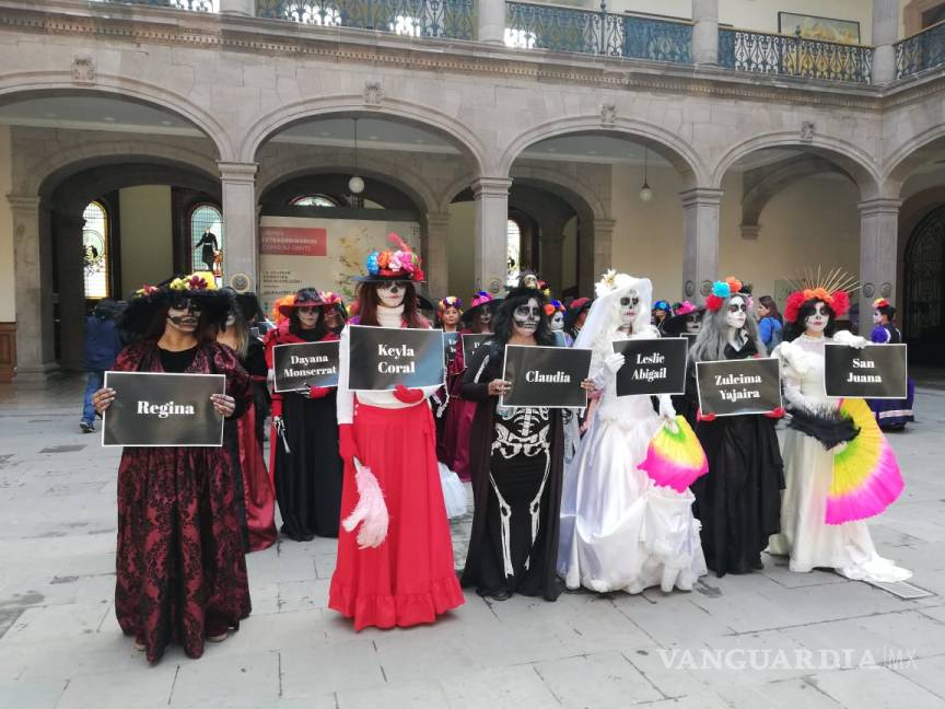 $!Marchan catrinas en busca de frenar feminicidos en Nuevo León