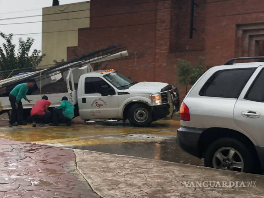 $!Intensas lluvias inundan de nuevo a Torreón, Coahuila