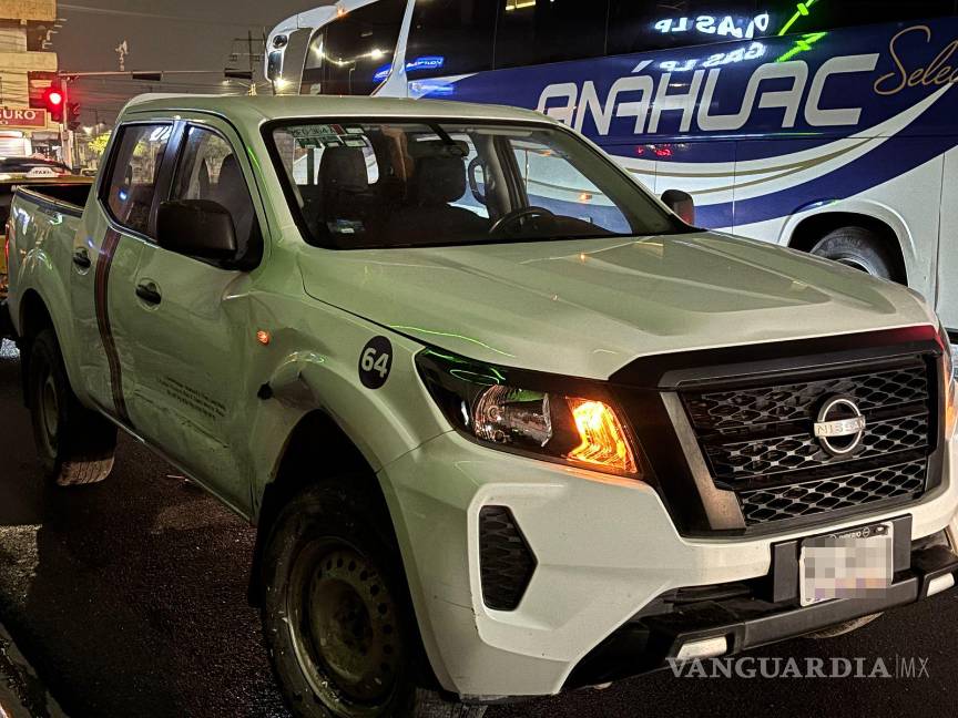 $!La camioneta Nissan Frontier giró en sentido prohibido y causó el accidente.
