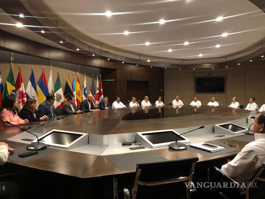 Conjuran huelga en la UAdeC; firman sindicato y Rectoría contrato colectivo