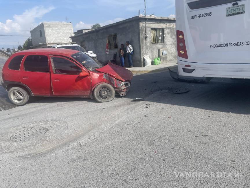 Chofer arriesga a trabajadores, se pasa alto en la Omega, en Saltillo