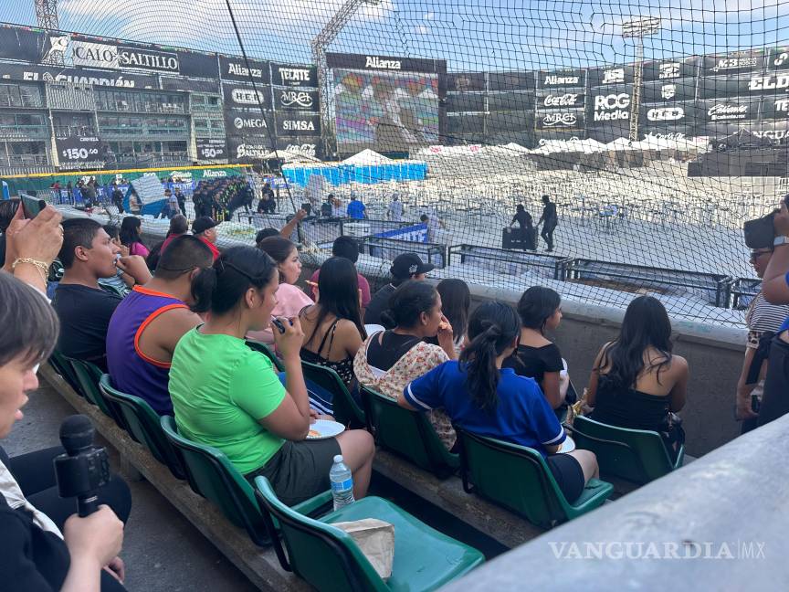 $!30 niños saltillenses fueron los afortunados al presenciar el ensayo del Grupo Firme, antes de su presentación en el Parque Francisco I. Madero.