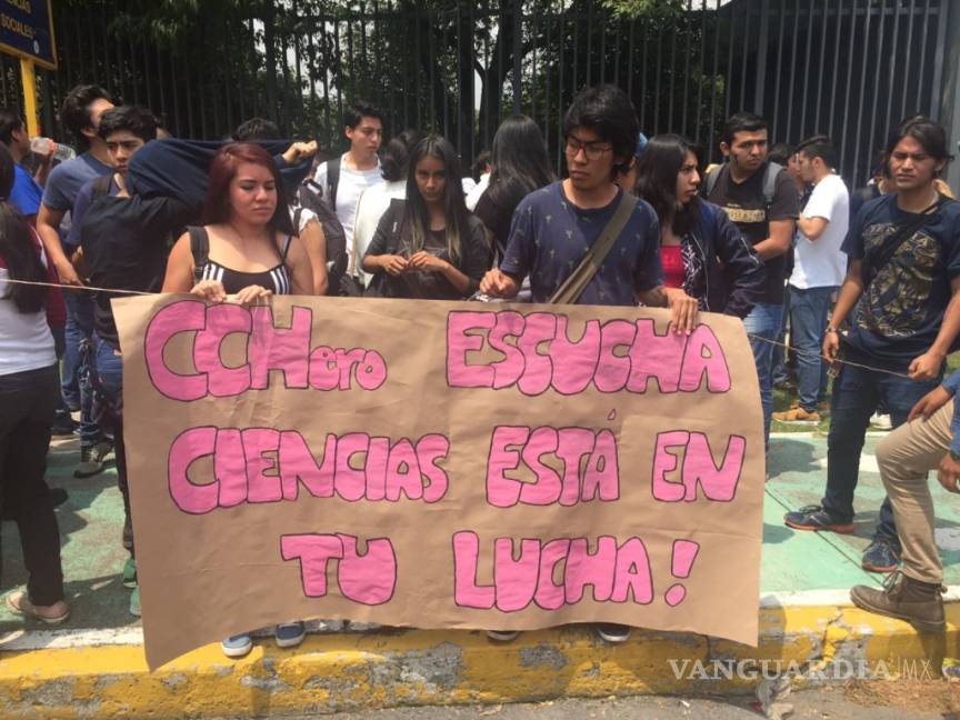 $!Universitarios marchan en CU contra el porrismo