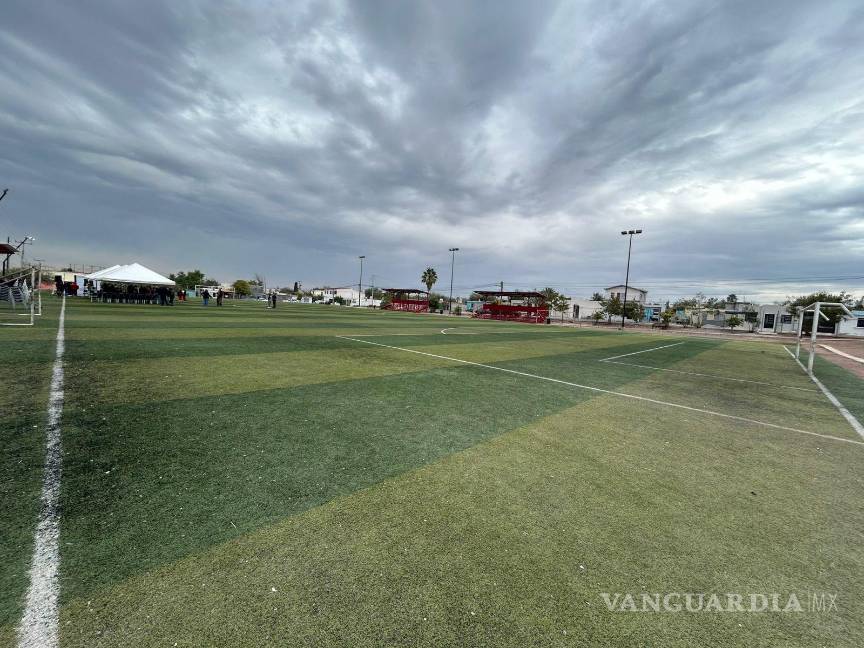 $!La rehabilitación incluyó nueva iluminación, bancas, baños y gradas para los equipos locales.