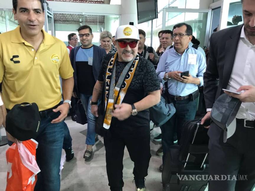 $!Tal como en Rusia 2018, Maradona llega 'entonado' a Culiacán y da sus primeras palabras... o lo que se le entendió