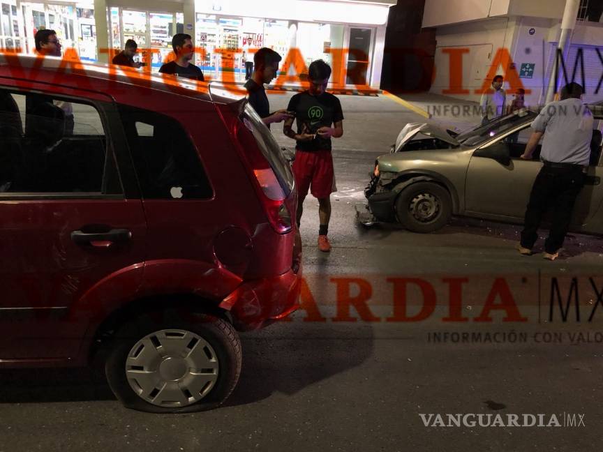 Choque por alcance deja mujer lesionada en Saltillo