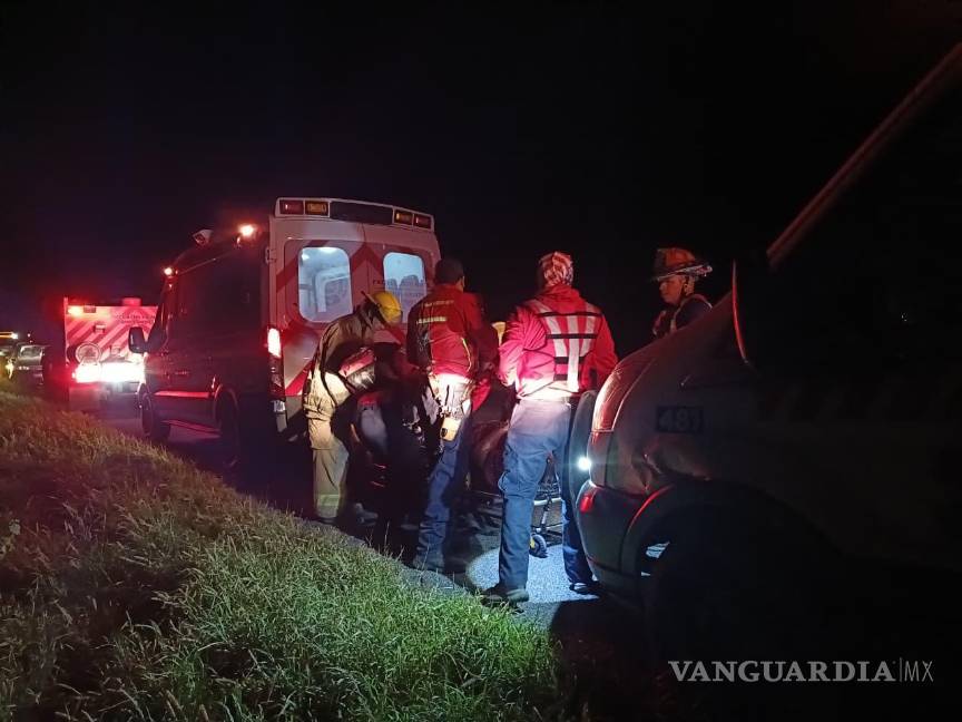 $!Bomberos y Protección Civil de Ramos Arizpe participaron en la atención de la emergencia.