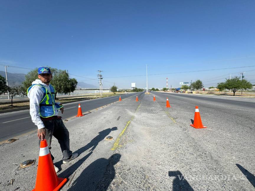 $!Autoridades municipales piden comprensión a los conductores ante el cierre del retorno en Arteaga, Coahuila.