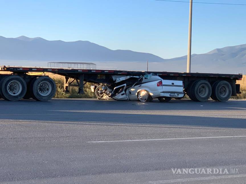 $!Hombre pierde la vida en aparatoso accidente en Derramadero, Saltillo