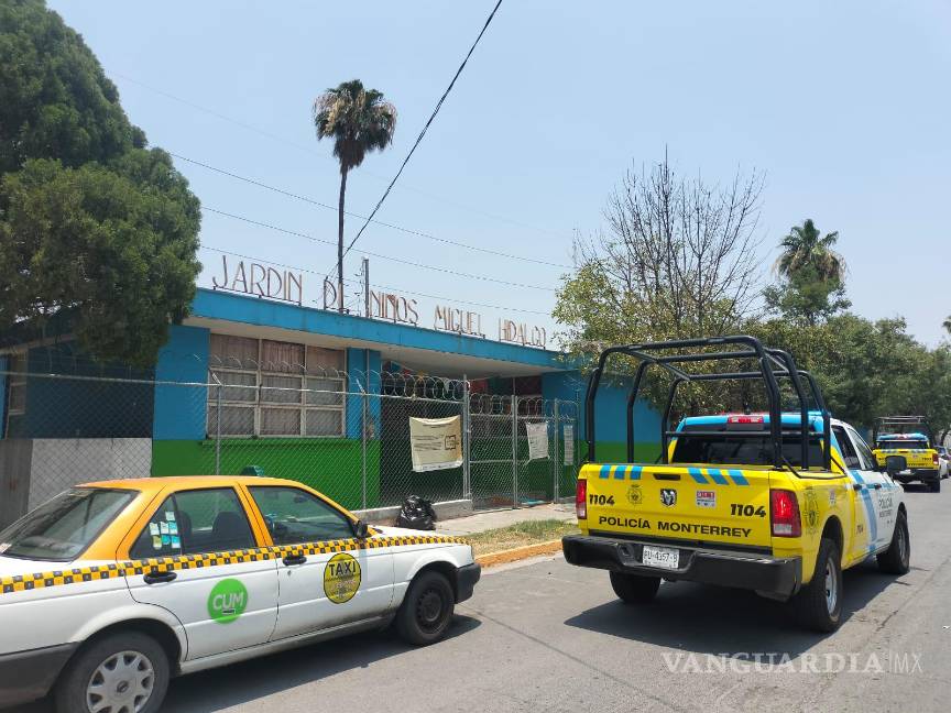 Hombre agrede a mordidas a policías de Monterrey que lo detienen en un jardín de niños